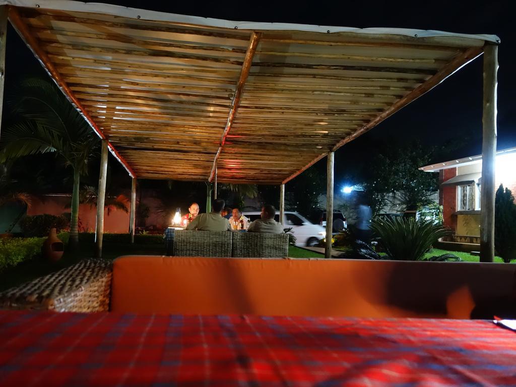Carpe Diem Guesthouse Entebbe Exterior foto
