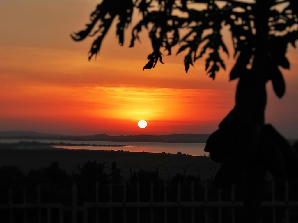 Carpe Diem Guesthouse Entebbe Exterior foto