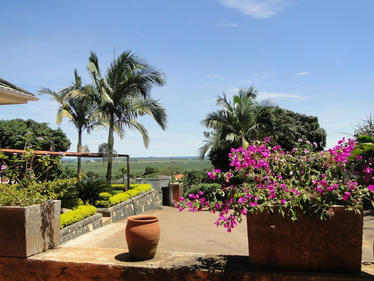 Carpe Diem Guesthouse Entebbe Exterior foto